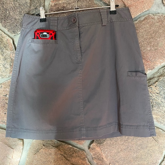 Cute cotton blend grey mini skirt with useful pockets. - Picture 3 of 5